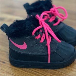 Nike Woodside Black and Hot Pink Toddler Boots 6c
